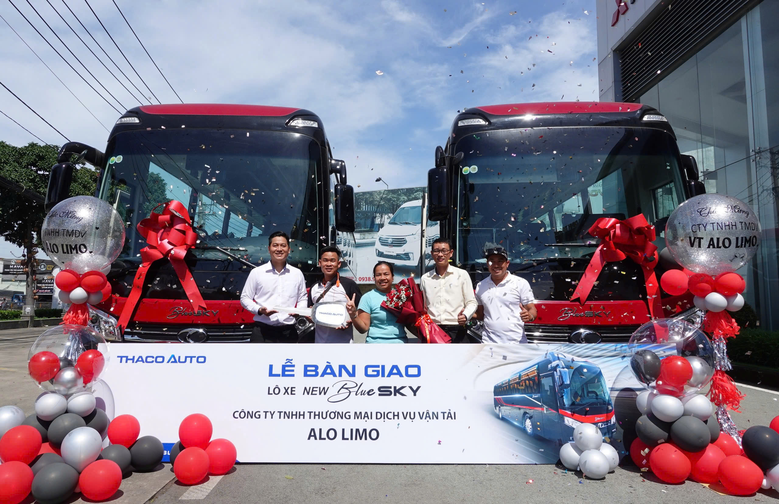 Bàn giao lô 02 xe New BlueSky cho Công Ty TNHHTMDV Vận Tải ALO LIMO