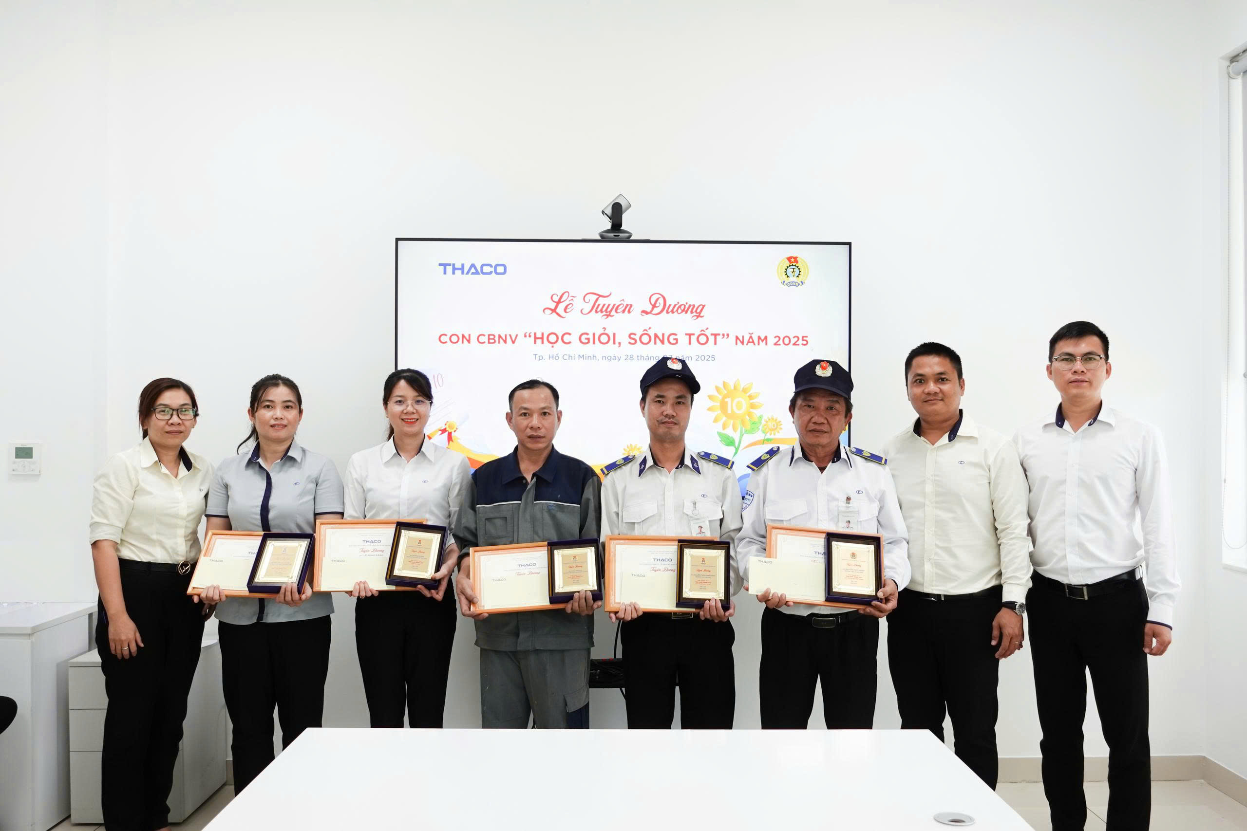 trao-thuong-hoc-gioi-song-tot-2-1.jpg